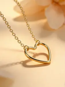 A fashionable and simple hollow heart necklace, suitable for daily wear, vacation dates, and other occasions, and also a delightful and delicate little gift.