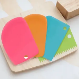 Flexible Fondant Scraper Tool | 4-in-1 Baking & Cake Decorating Kit | Heat-Resistant, Non-Stick, Anti-Mold | Easy-Clean Kitchen Utensil for Icing, Smoothing, Shaping