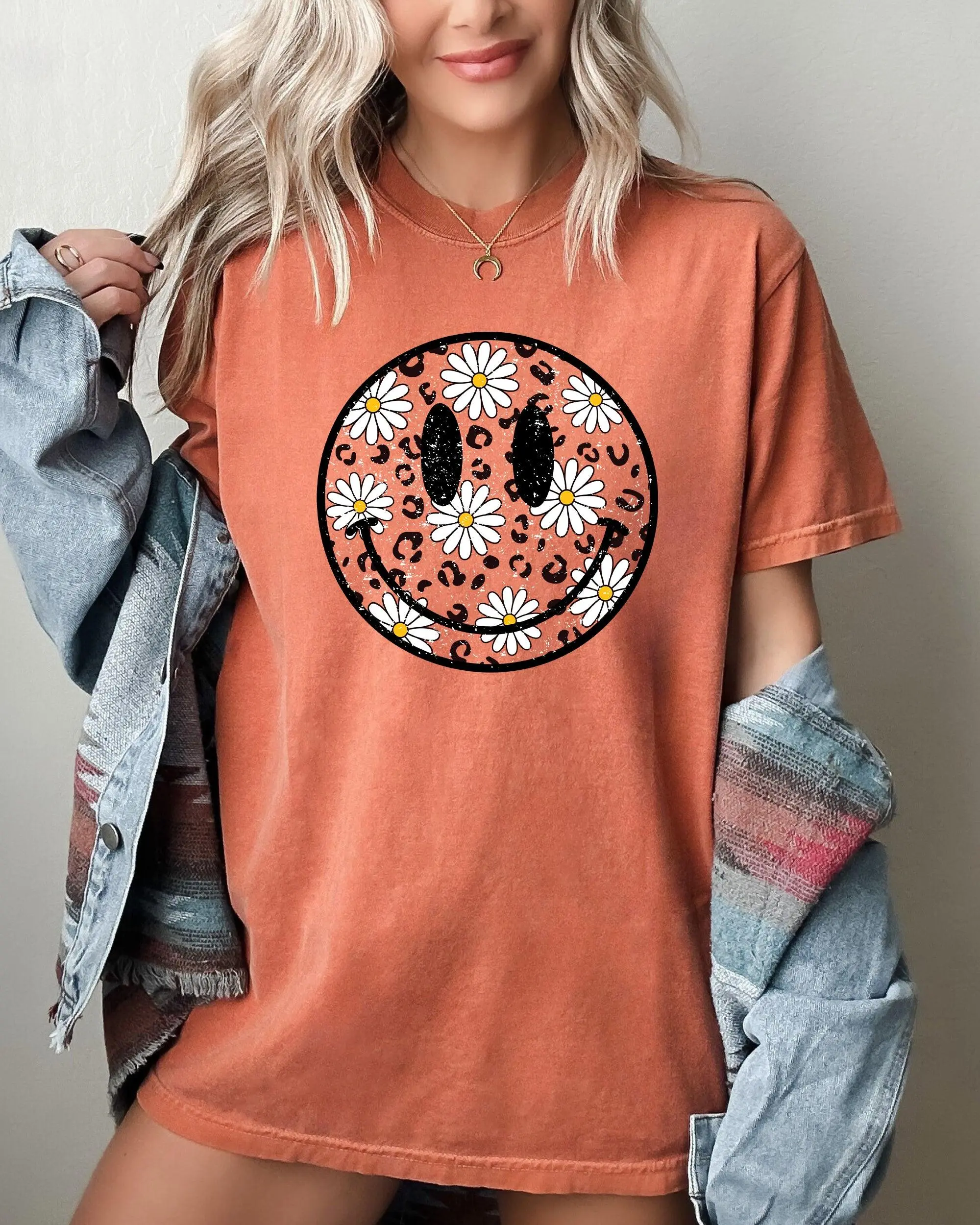 Retro Smiley, Daisies, Happy, Vintage Floral Shirt, Women's Comfort Color Tee, Tshirt
