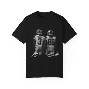 [Football Graphic Tee][Game Day Shirt]Vintage Football Duo Graphic Tee Wide Receiver Inspired Game Day T-Shirt Unisex Streetwear Cotton Crewneck Short Sleeve Top Casual Outfit Trendy Sports Gift for Football Fans Athlete Style Shirt