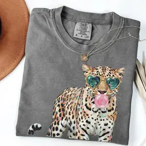 Leopard Bubble Gum Graphic Comfort Colors Shirt, Cool Cheetah With Sunglasses Tee, Animal Lover T Shirt