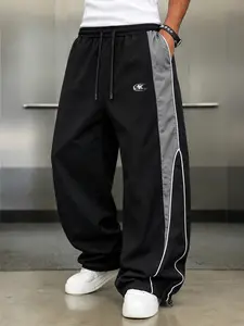 American retro color-block wide-leg athletic pants made from breathable, quick-dry fabric. Featuring a loose drop-crotch wide-leg fit, they’re ideal for urban strolling, casual coffee gatherings, and weekend outings with friends.