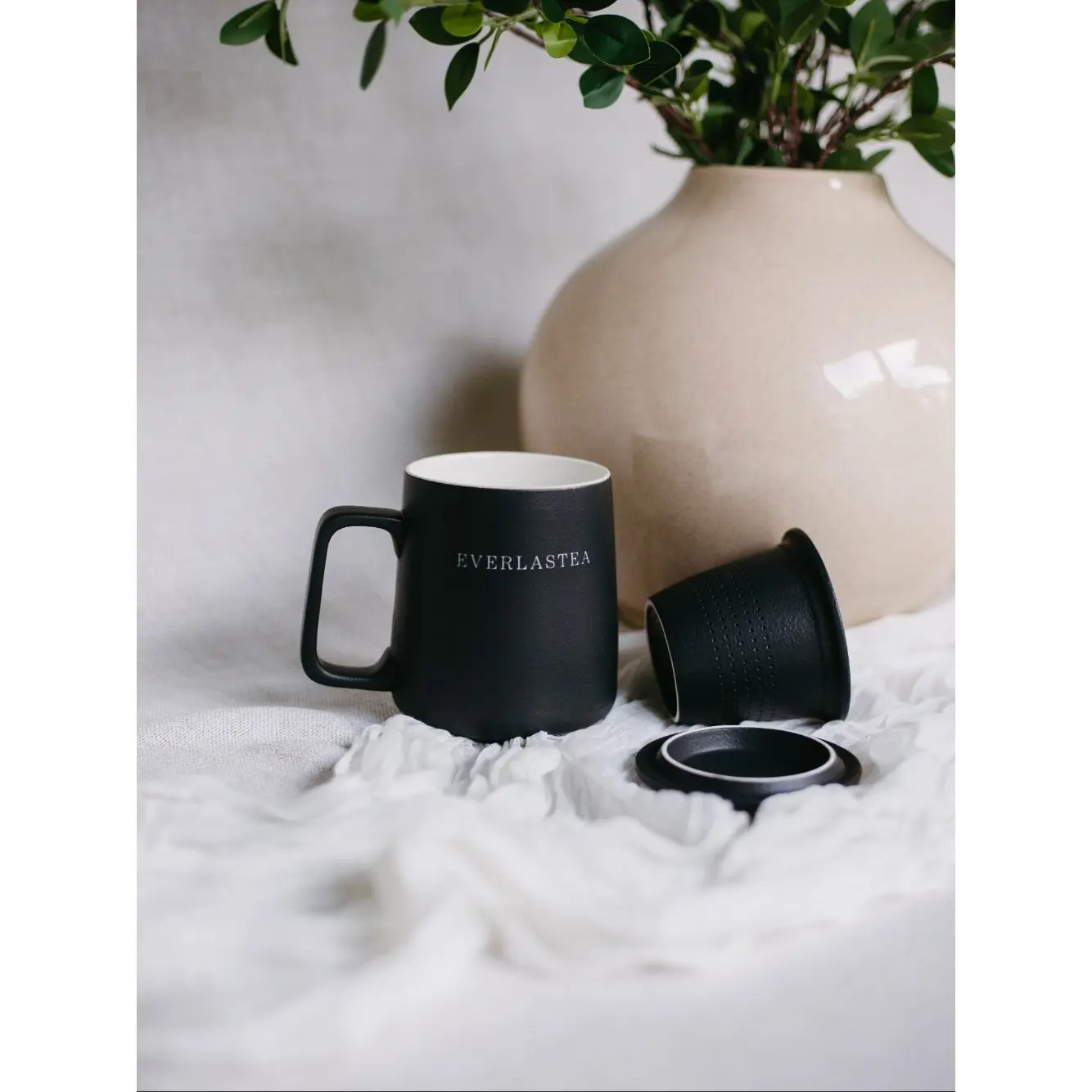 Everlastea Thick Clay Ceramic Mug with Traditional Lid, Kitchen Beverage Drinkware