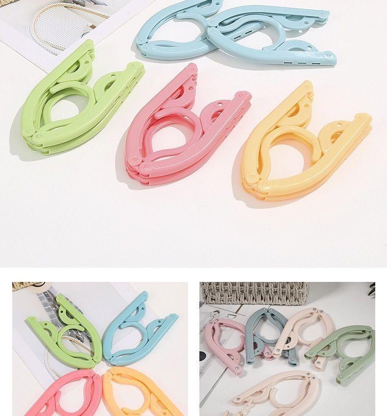 Multifunctional foldable clothes hanger