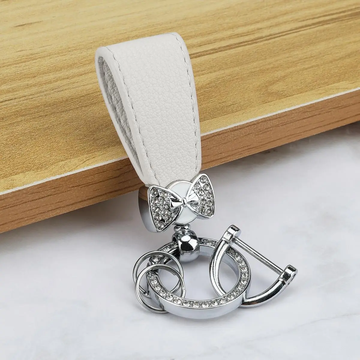 Bowknot Design Car Keychain, Fashionable PU Leather Car Keychain, Key Ring Lanyard Charm for Secure Attachment, Aesthetic Car Accessory, Suitable for Both Men and Women, Stylish Keychain, Fashionable Alloy Keychain