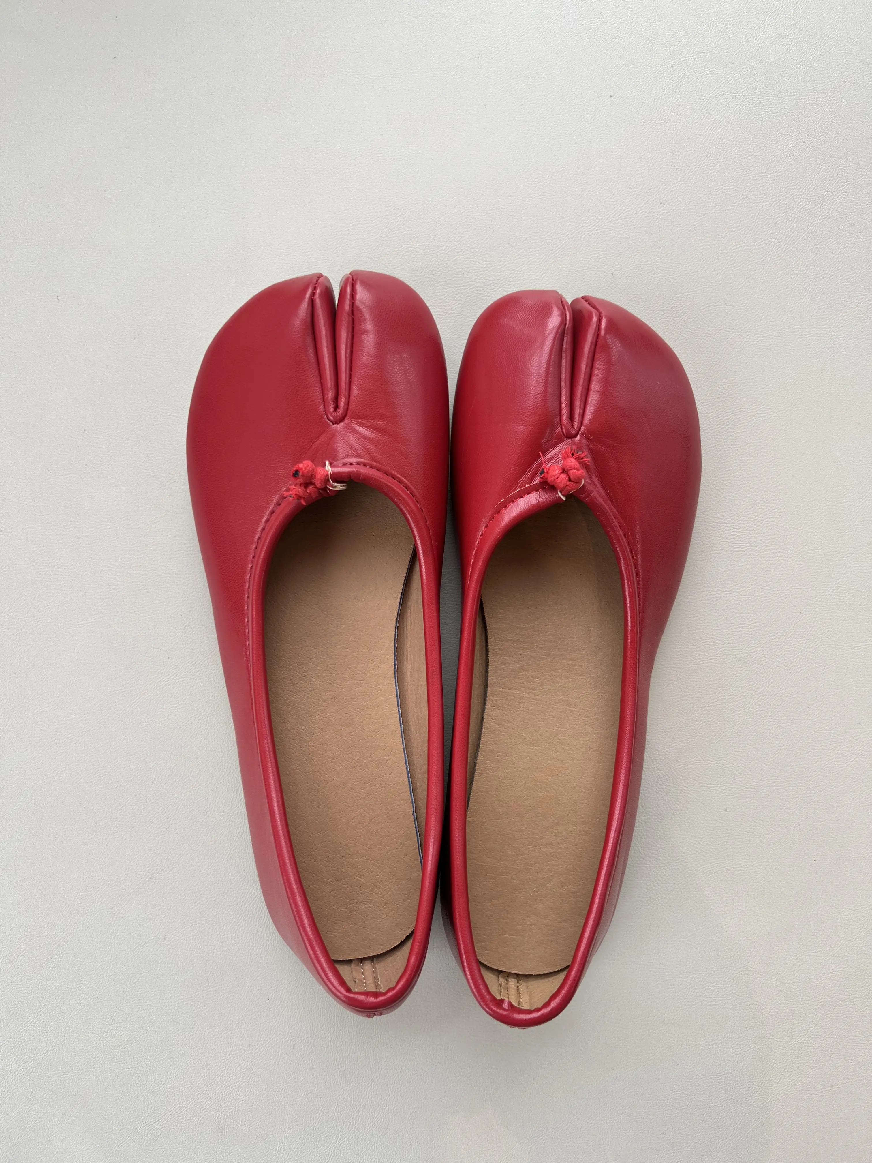 All-day comfort, retro flat shoes with a premium texture—lightweight, multifunctional, minimalist casual walking women’s shoes