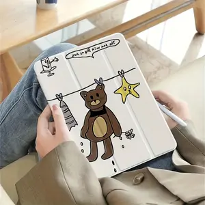 1pc Hand-drawn Bear Doll Triple-fold Flip Stand Pen Slot Anti-fall for iPad Protective Case, Foldable Non-slip Adjustable Kickstand Flexible Hybrid Protection Case, Suitable for iPad Air4th/Air5th 10.9-inch 7/8/9th 10.2-inch  Computer Cover Tablet Folding
