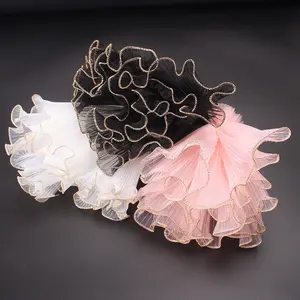 Korean Gold Trim Wave Lace Floral Wrapping Cloth, Bouquet Packaging Paper, Bouquet Wrapper, Waterproof Matte Gift Wrap for Holidays and Parties