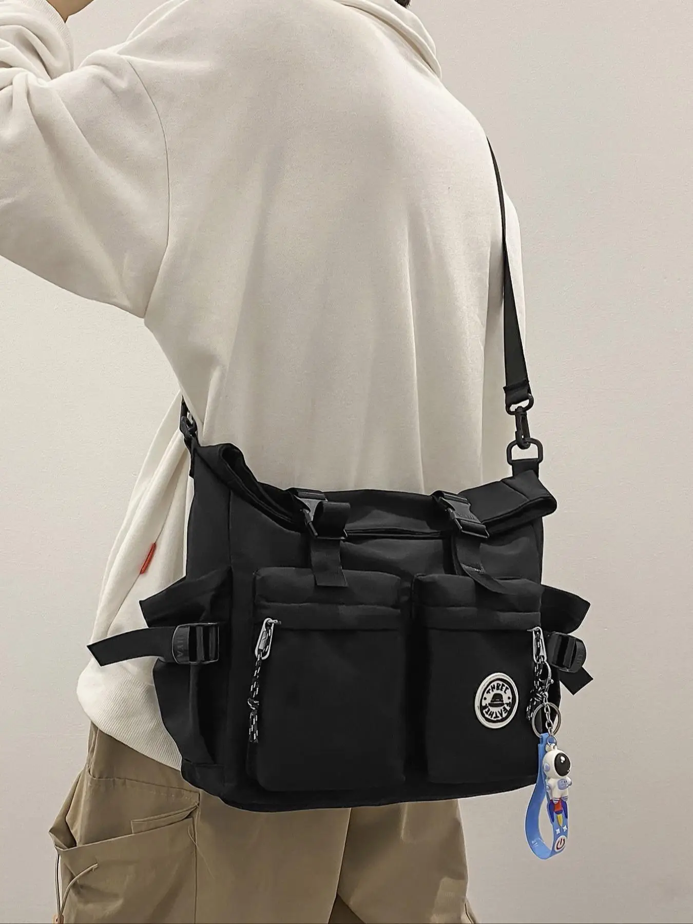 Men's Casual Letter Patched Design Messenger Bag with Astronaut Charm, Large Capacity Lightweight Nylon Crossbody Bag for Daily Used Designer Crossbod