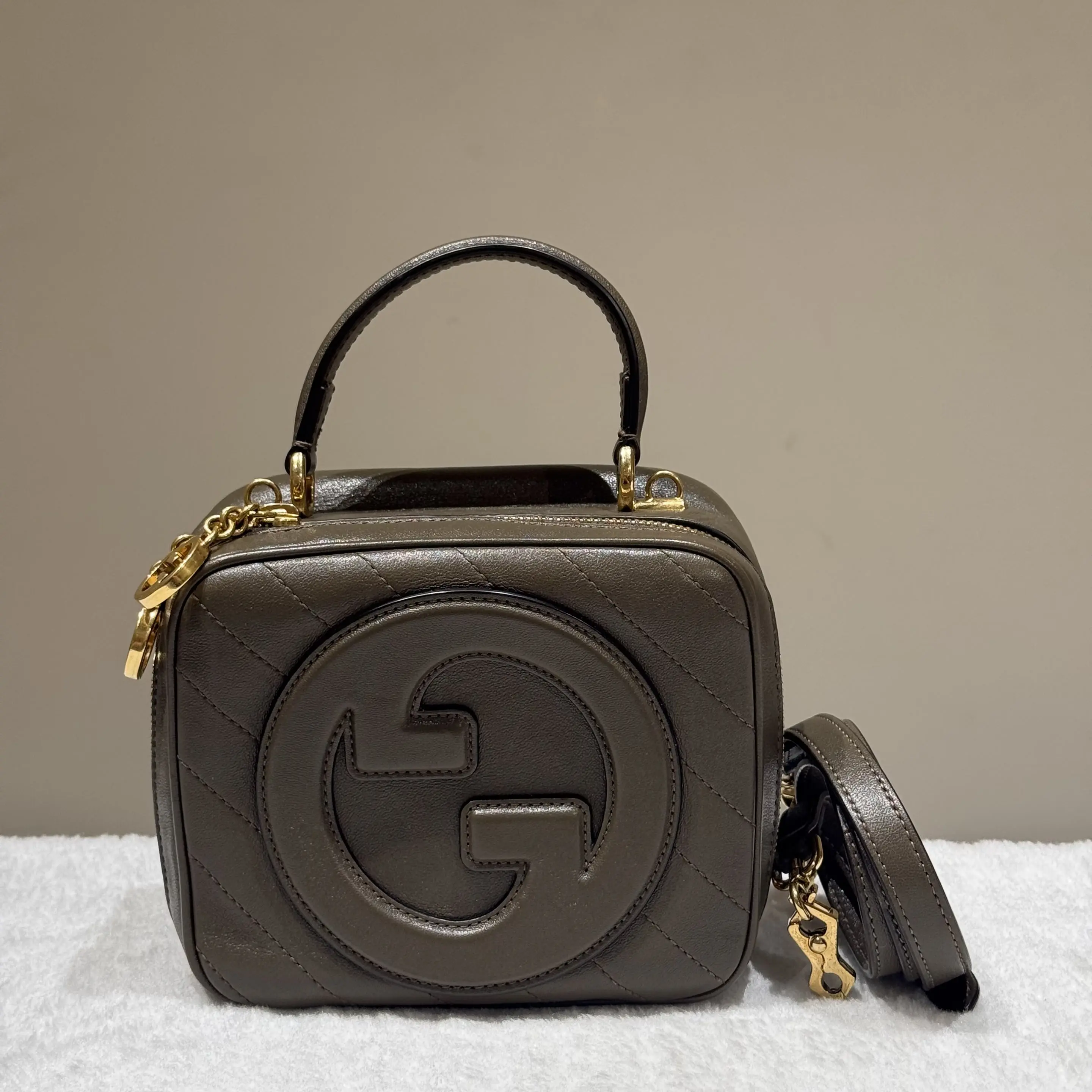 Pre-owned GUCCI leather Crossbody bags Blondie Camera Bag in Taupe / Brown Grey 78539932 SH