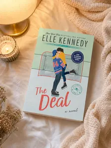 The Deal by Elle Kennedy – Off-Campus Series Book 1, College Hockey Romance, Contemporary Sports Romance Novel, BookTok Gift for Romance Readers