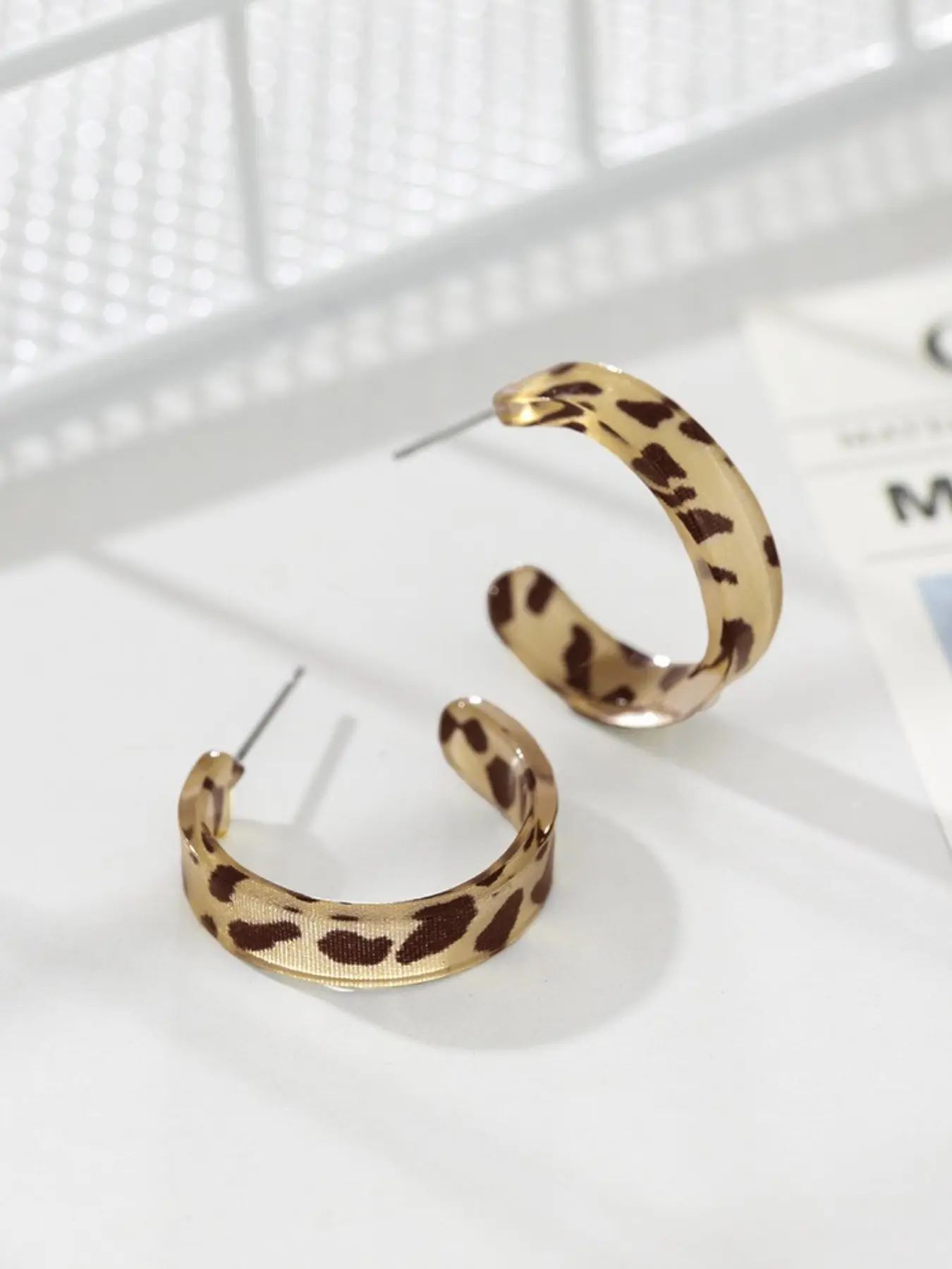 Vintage Leopard Print Earrings for Women, Elegant and Versatile Jewelry, Lightweight Luxury Ear Cuffs, Perfect for All Seasons