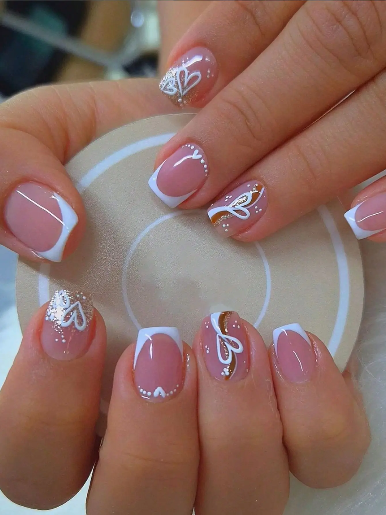 24Pcs Short Square Glitter Heart & French Tip Fake Nails Set, Including 1Pc Jelly Gel And 1Pc Buffer, Suitable For Valentine'S Party, Dance And Daily Wear, Removable And Reusable Press On Nails Nail Supplies Nails