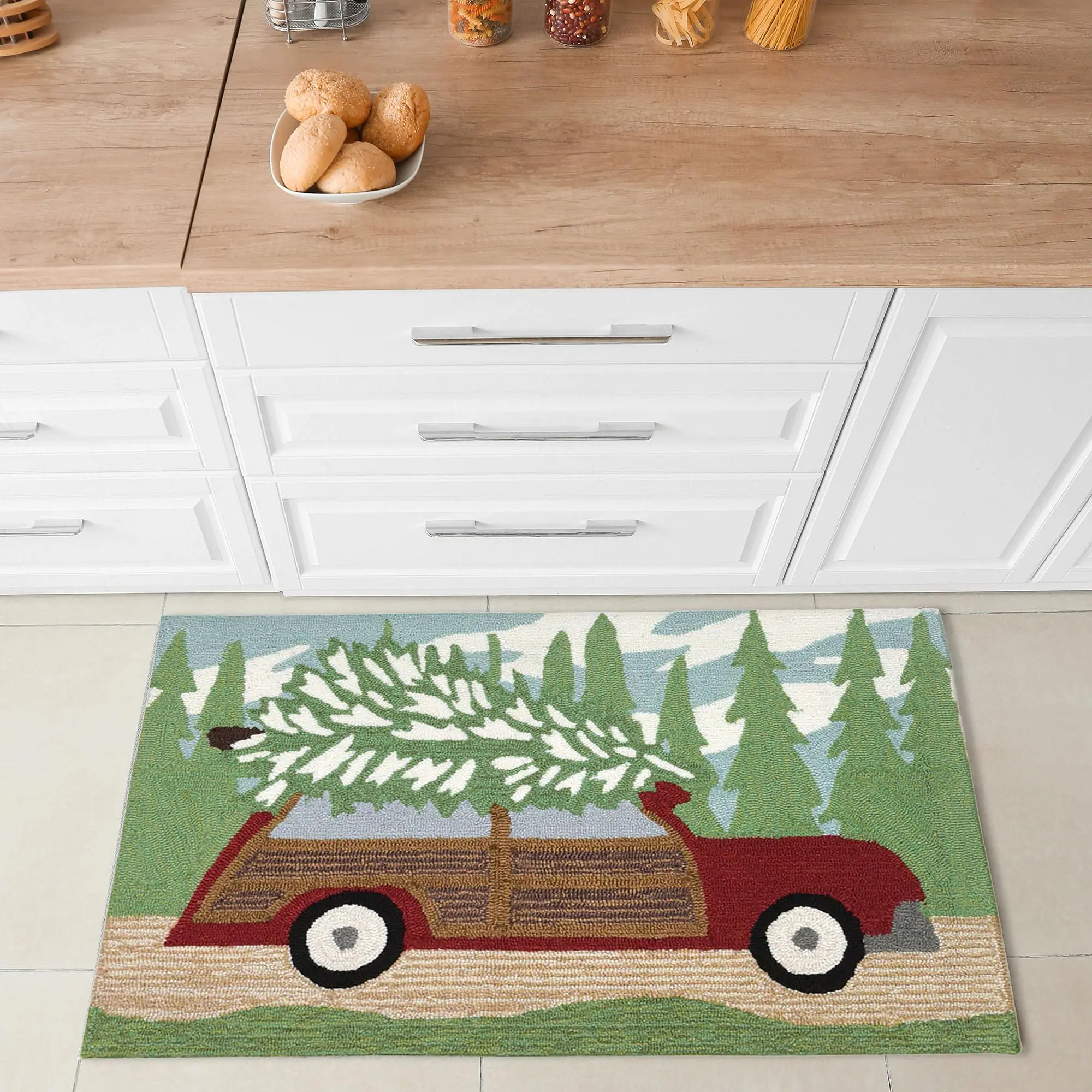 Lush Decor Woody Wonderland Hand-Tufted Durable Polyester Blend Indoor-Outdoor Area Rug - Traditional Christmas Accent with Car Details for Entryways/Patio, Artistic Decorative Kitchen Option