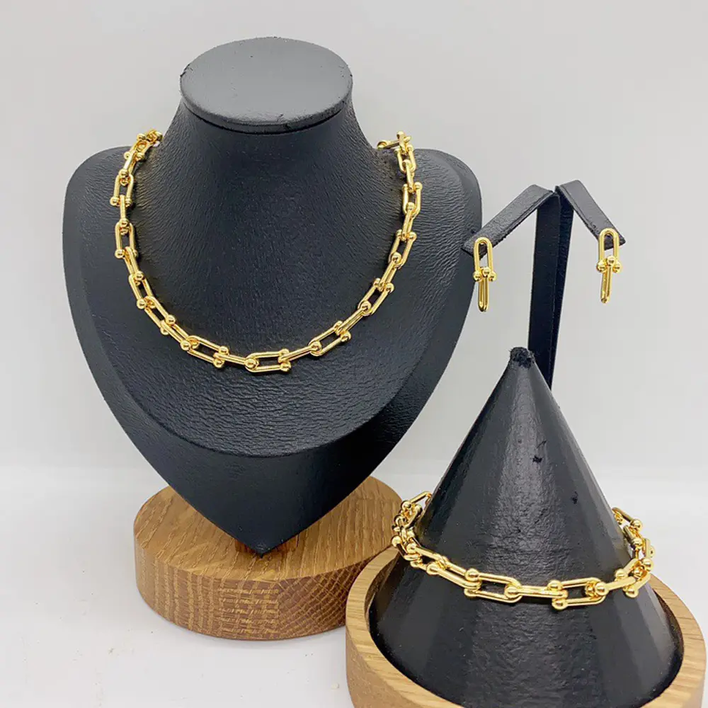 Resistant to color fading bright gold round bead U-shaped horseshoe chain link three-piece set, waterproof stainless steel necklace, bracelet, and stud earrings—versatile for everyday stacking.