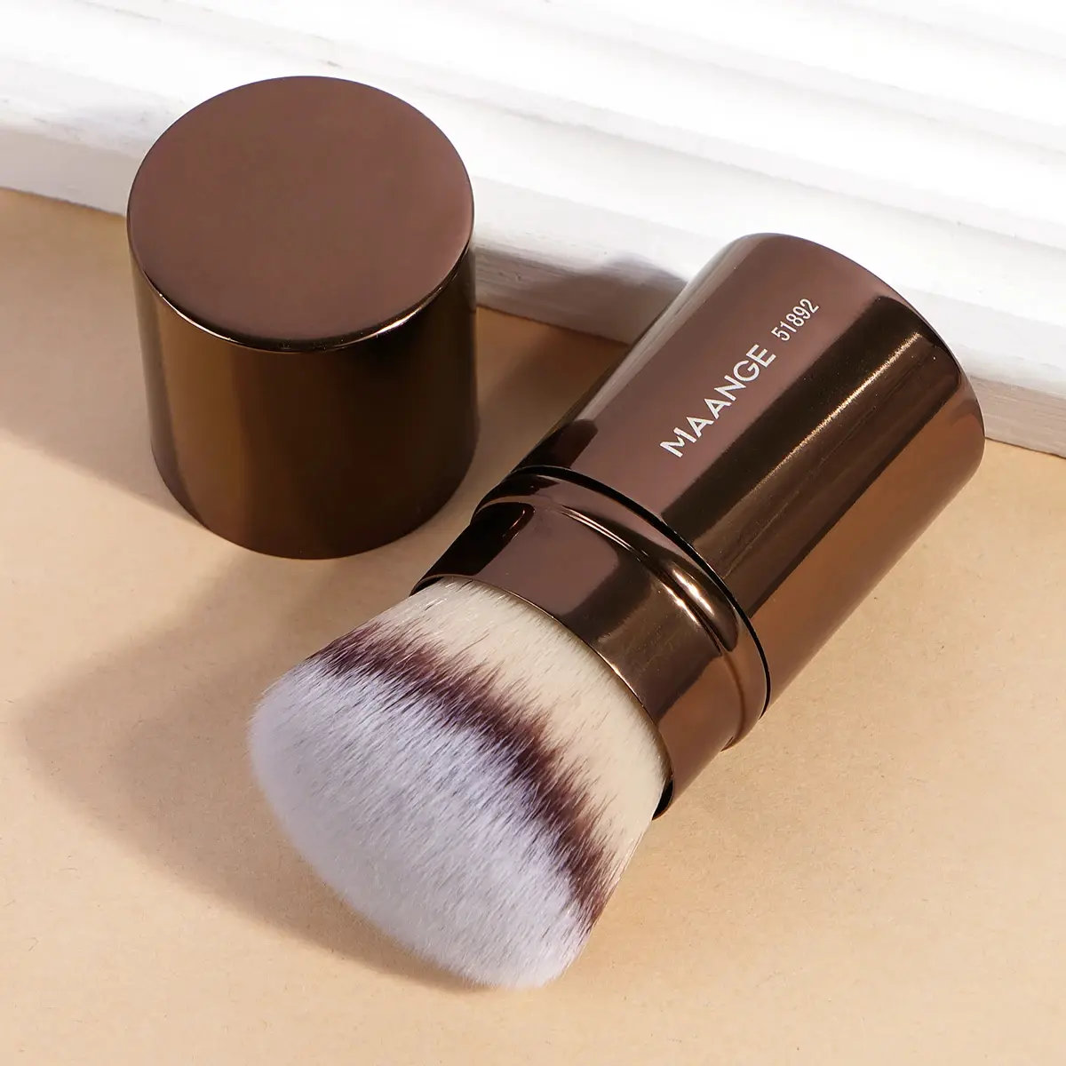MAANGE 1pcs Retractable Blush Brush Kabuki Foundation Brush Soft Dense Powder Contour Makeup Brushes Portable Makeup Beauty Tool