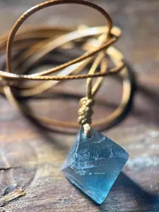 Vintage Natural Blue Fluorite Pendant Necklace, Adjustable Woven Rope, Healing Crystal Charm, Unisex, Perfect for Daily Wear, Mother's Day Gift