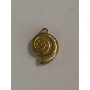 SEA SHELL CHARM small