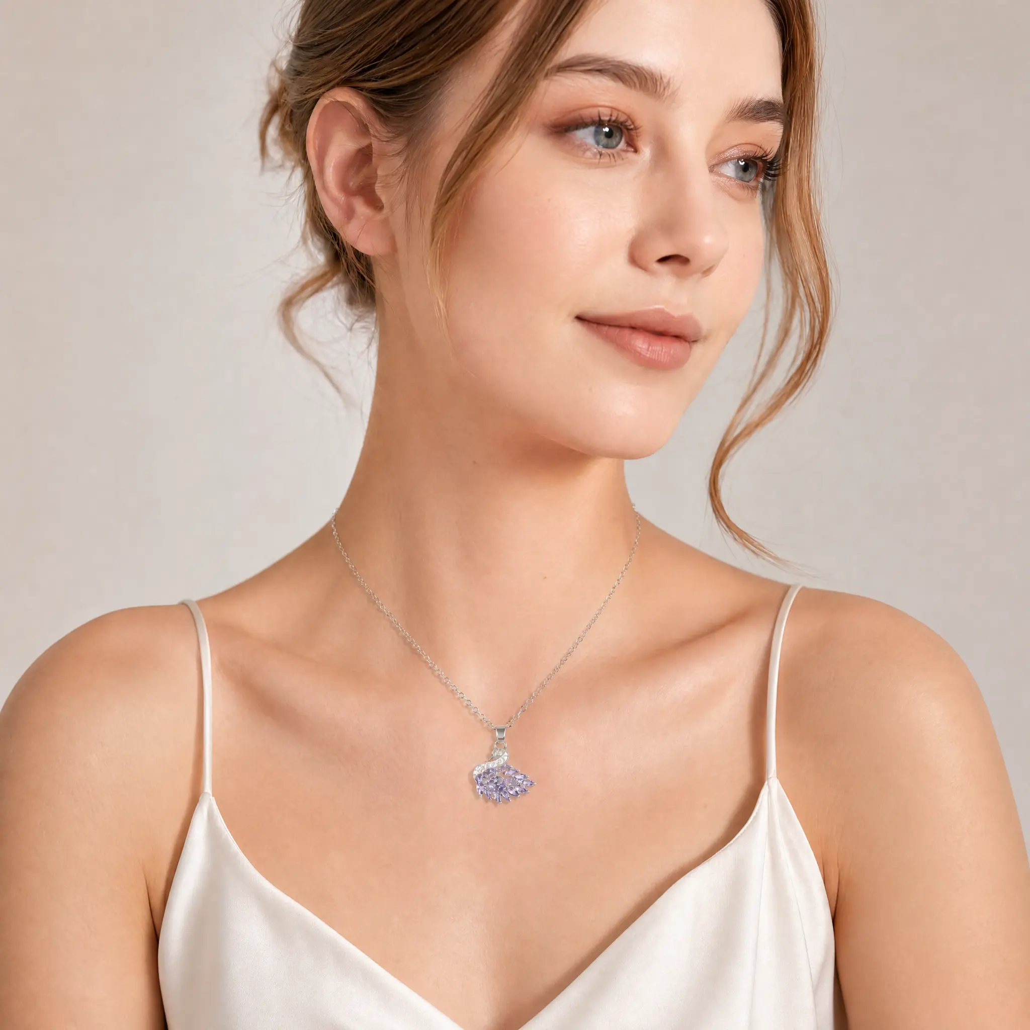 Sparkling luxurious swan necklace with zirconia—light luxury jewelry for evening events, dates, and birthdays