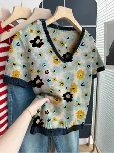 Casual loose V-neck short-sleeve knit top with contrast trim and all-over print. Perfect for spring and summer,ideal for women's daily wear. Available in khaki and other styles.