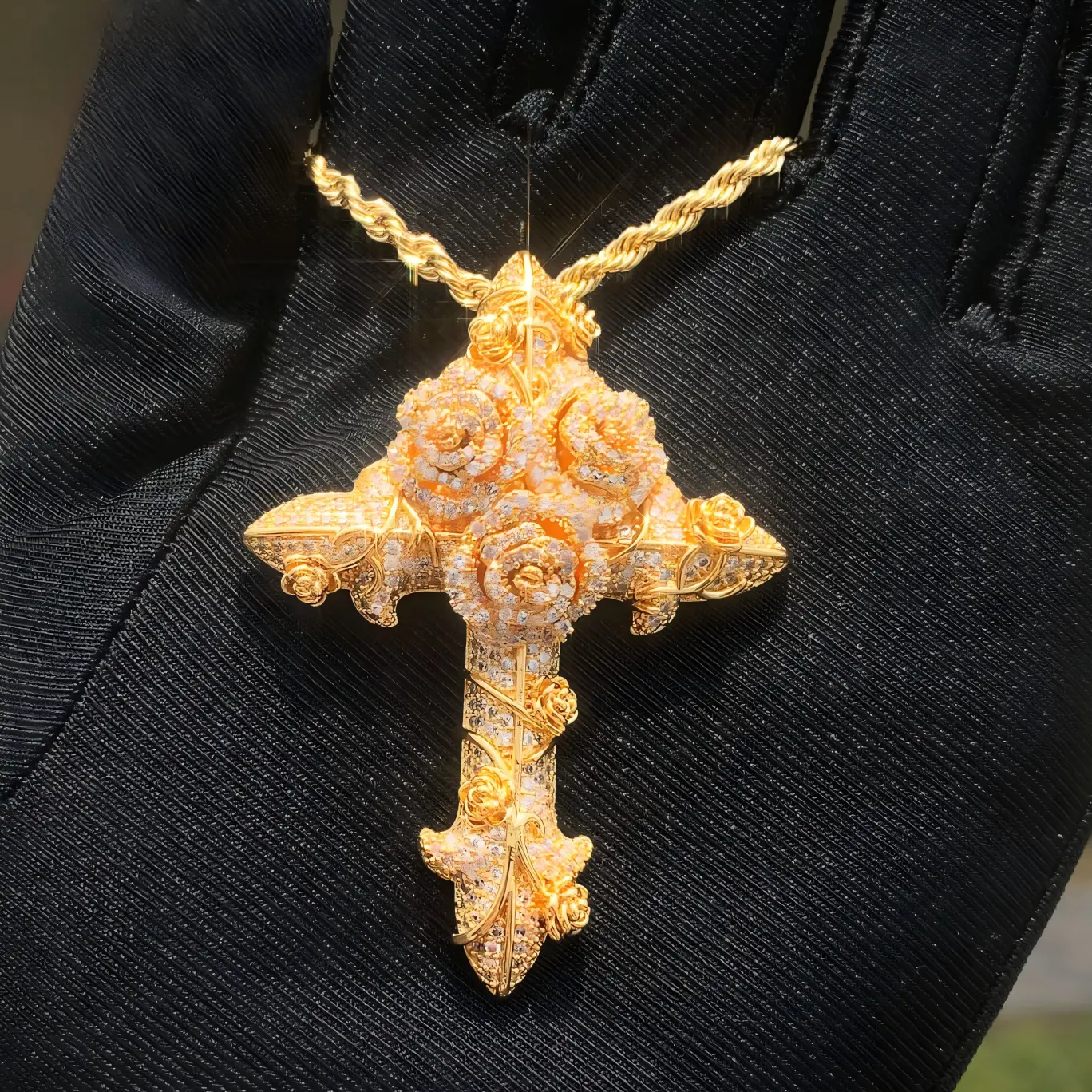QUEENDO Iced Out Rose Cross Pendant Necklace - Fully Paved Sparkly Stone Floral Charm, Vintage Gothic 3D Rose Decor, 2-Tone Gold & Rose Gold Options, Adjustable Link Bracelet, Daily/Party Jewelry Gift