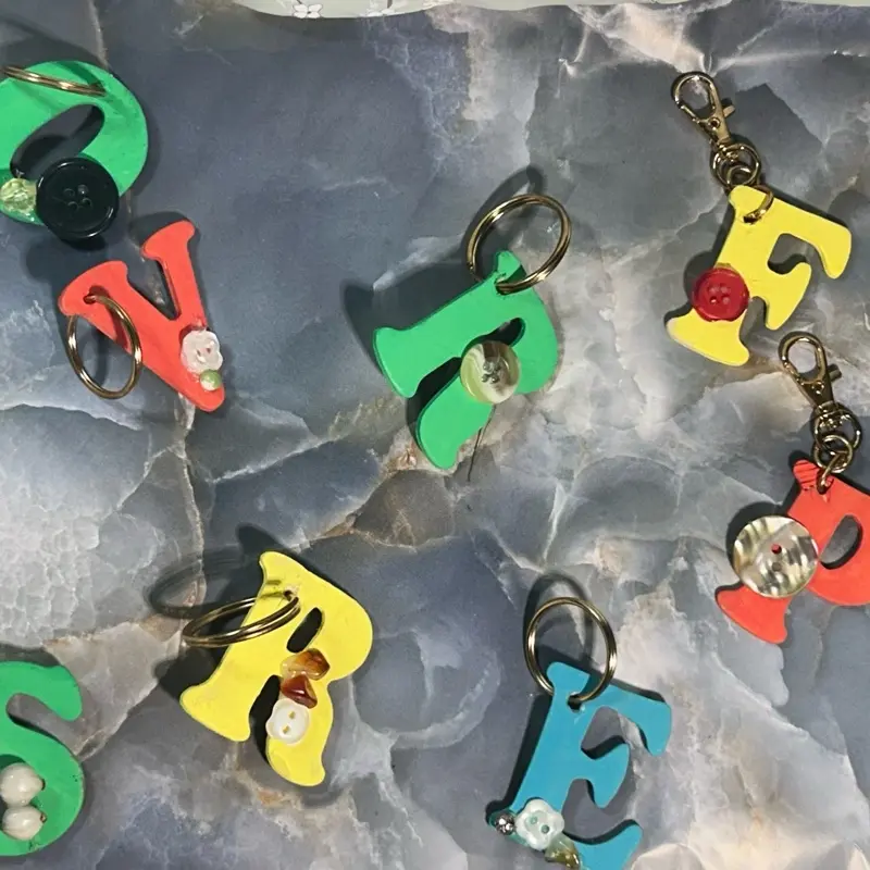 BUTTON LETTER KEYCHAIN