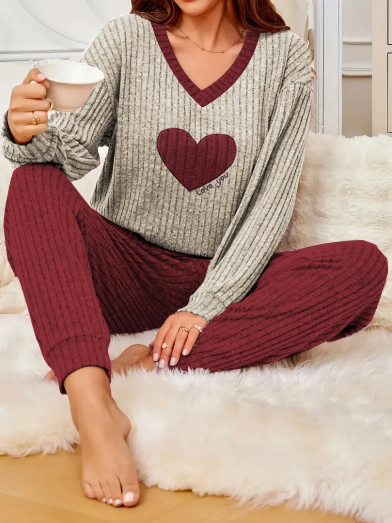 Women's Fall Winter Sleepwear Set, Heart Embroidery Round Neck Long Sleeve Top & Warm Sporty Pants, Home Party Wear