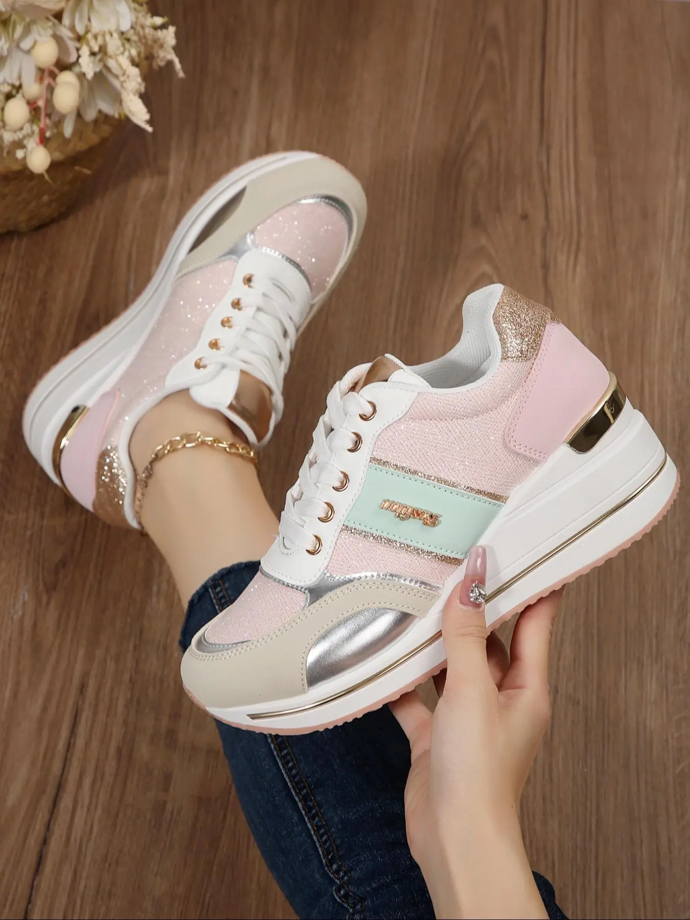 Fashionable Glitter Design Lace Up Low Top Sneakers, Casual Comfortable Breathable Sports Shoes, Walking Shoes, Female All-match Round Toe Shoes for Daily Wear