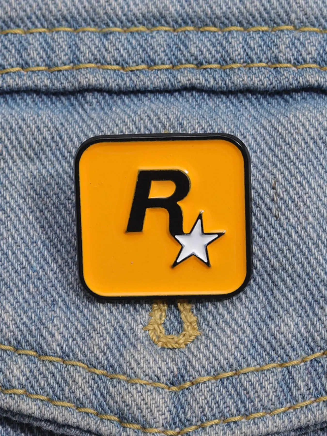R Star Game Enamel Brooch Creative Logo Pin, Brooch Pins, Alloy Lapel Badge for Backpacks and Jewelry Accessories, Casual Unisex Gift, Men Accessories, Emblem Badge Decoration
