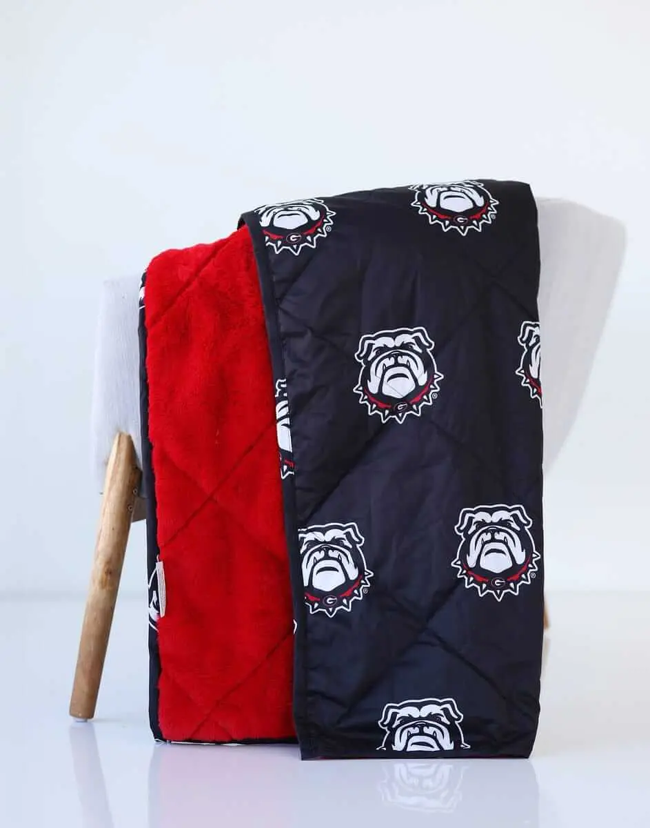 Georgia Bulldogs Hooded Stadium Blanket - Quilted Backing Throw with Zipper Pocket, Red Interior, Water-Resistant Design for Versatile Cozy Use Anywhere