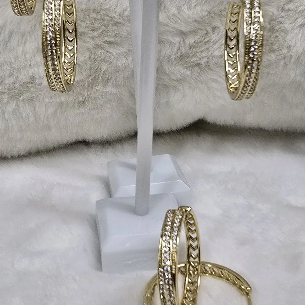 # 0159 Arracadas Medianas Adiamantadas 14k Alta Calidad Oro Laminado Elegantes Pendientes de Oro 14k