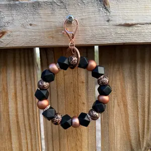 Beaded wristlet (live claim)