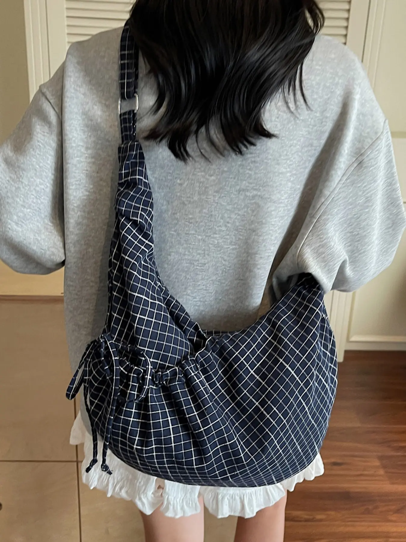 Retro fashion simple casual style practical texture plaid crossbody bag, Cross body bags, drawstring pleated embellishment, adjustable shoulder strap, large storage capacity, suitable for daily travel and dating