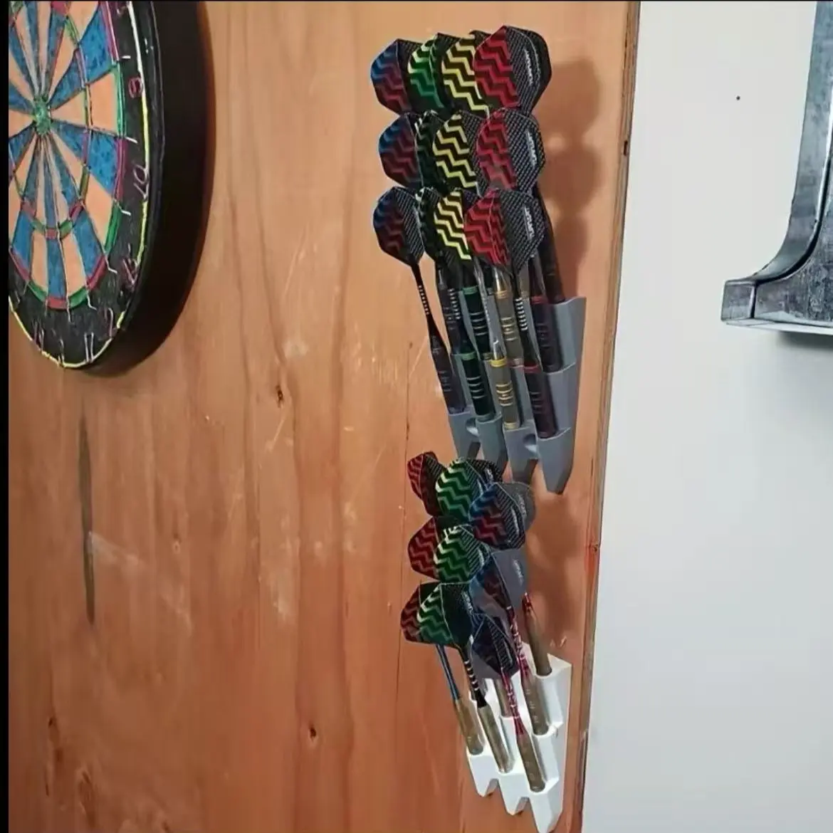 Wall-Mounted Dart Display Rack Organiser, Holds 9 Darts, Ideal for Living Room, Bedroom, Study, Bar, Decor, Space-Saving Design, Perfect Gift, wall-mounted storage unit (without screws), No Screws