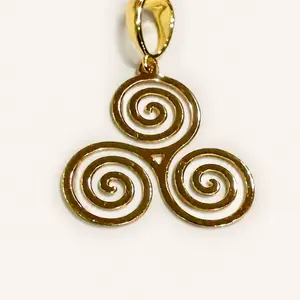 Dije de trisquel de oro laminado size 30 cm
