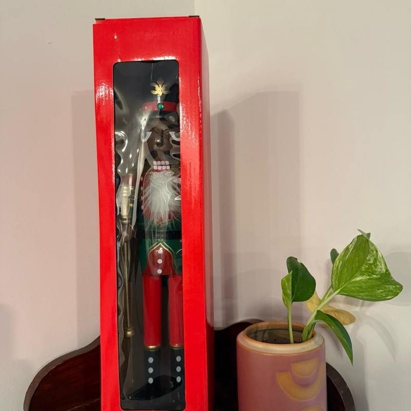 Black Nutcracker 49 cm tall - Elegant Design with Unique Black Color and Traditional Nutcracker Patterns Home Decor Ornaments Wedding Party Decoration