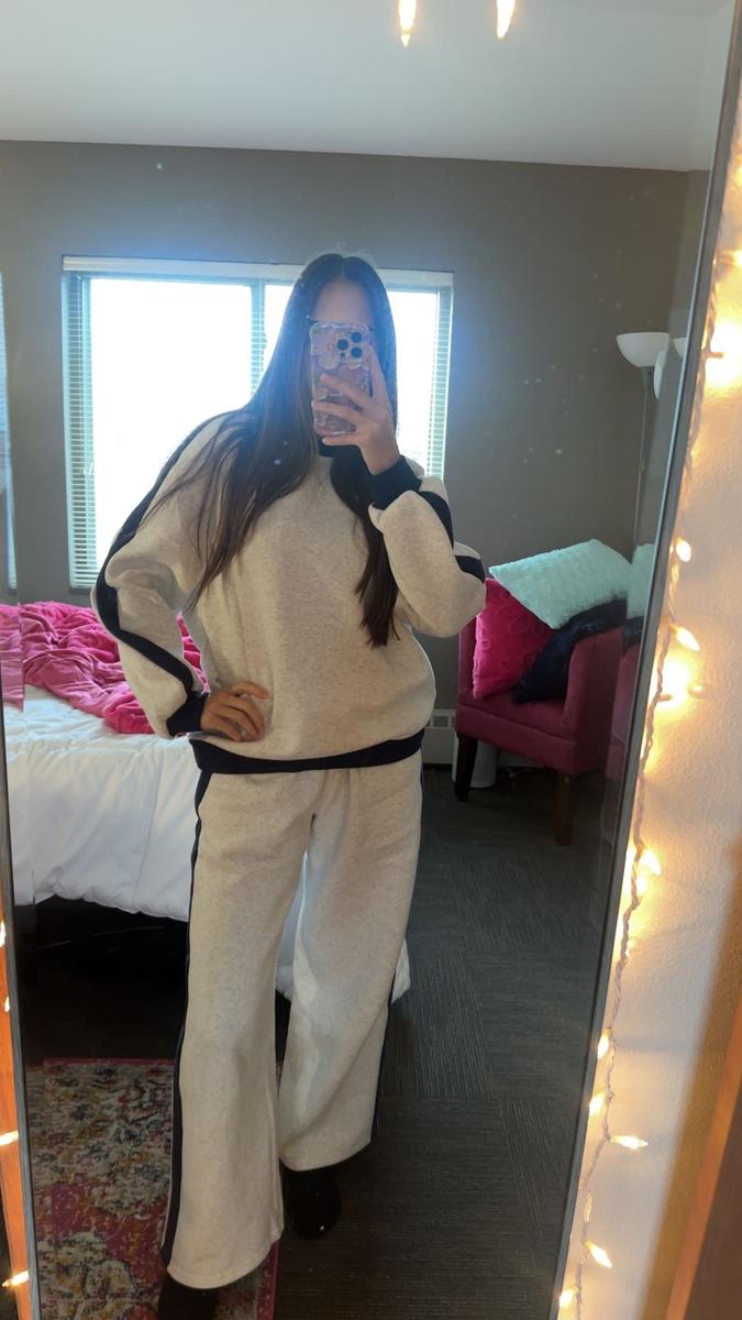 Item: Light Grey, (US 8-10)M