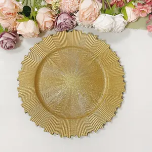 Golden charge plates, sun shaped design, light luxury style with golden star luster, using a new spray painting process, high-quality plastic material, durable and not easily damaged, suitable for various family gatherings and holiday decorations .