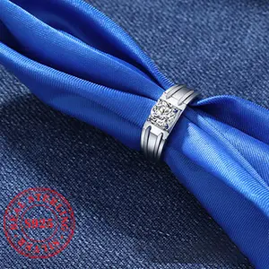 A 925 sterling silver ring set with shiny synthetic zircon can be worn by both men and women with high quality party jewelry