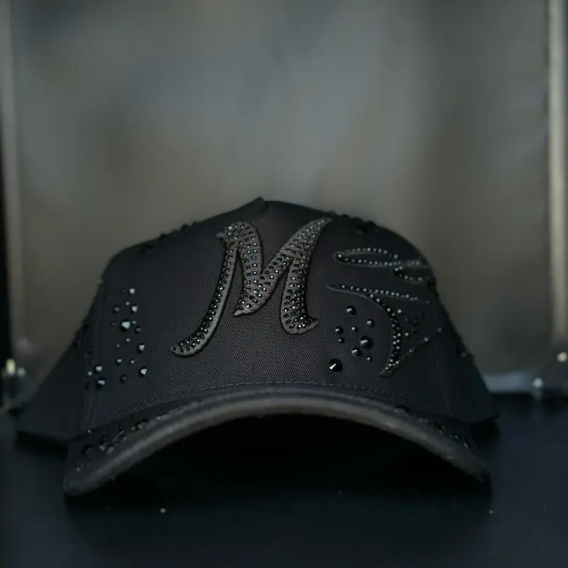 Mago total black hats