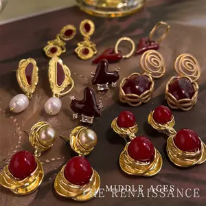 Vintage Light Medieval Style Artistic Retro Earrings French Oil Drop Elegant Stud Earrings Light Luxury High-end Feel Ear Jewelry