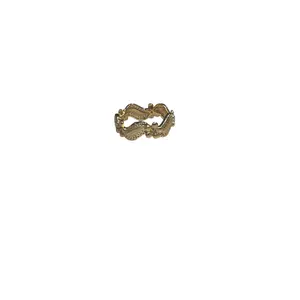 Imitated Gold Curved Ring with Flower Design – Elegant and Modern Floral Jewelry