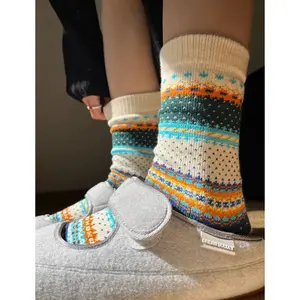 American-style light luxury retro ethnic thick-knit khaki street style Fair Isle couple's mid-tube layered socks for women, autumn and winter trendy socks