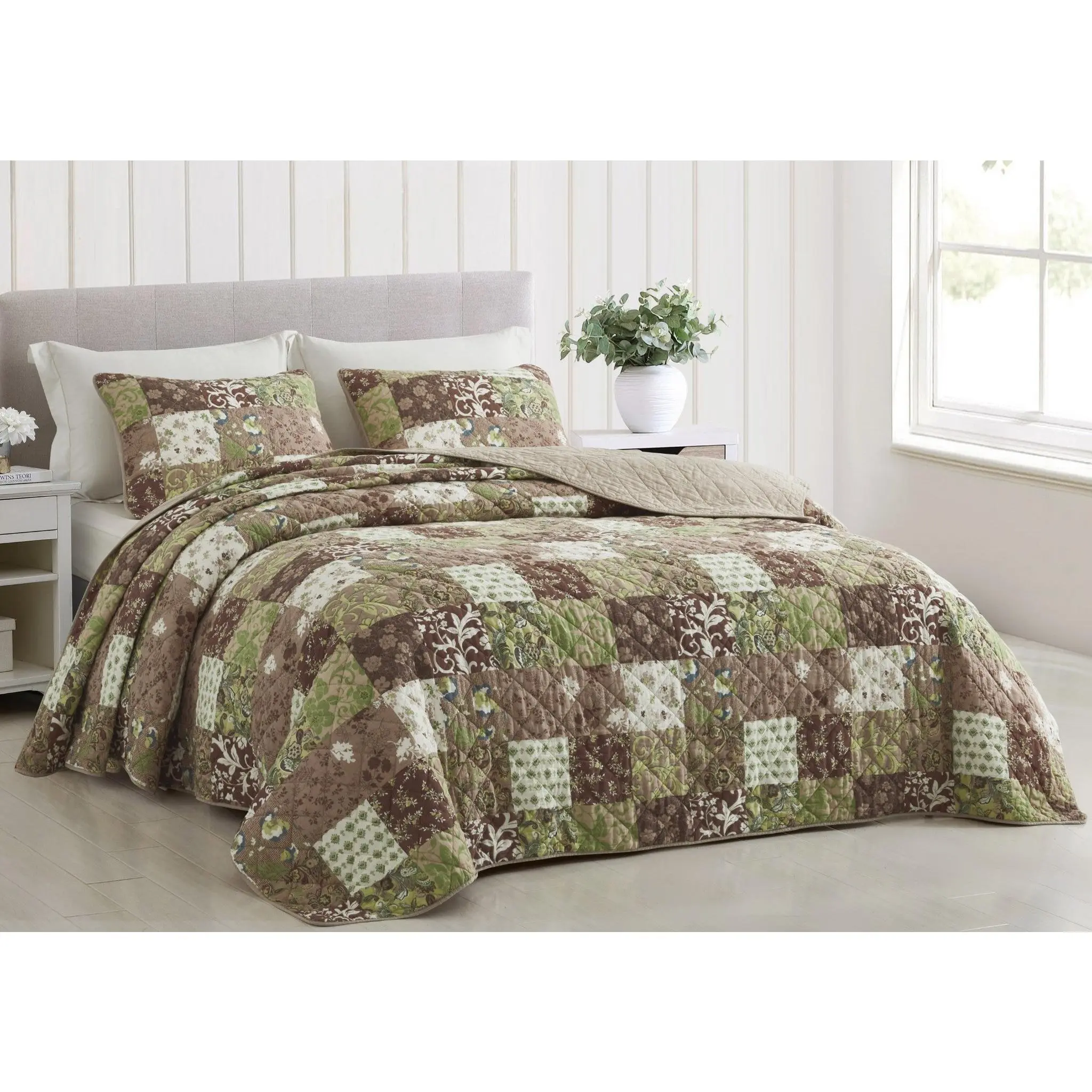 Leilani Bohemian Floral Patchwork Cotton Quilt Set - Boho Bedding Set, Breathable, Flower-Themed, Breathable Quilt Set