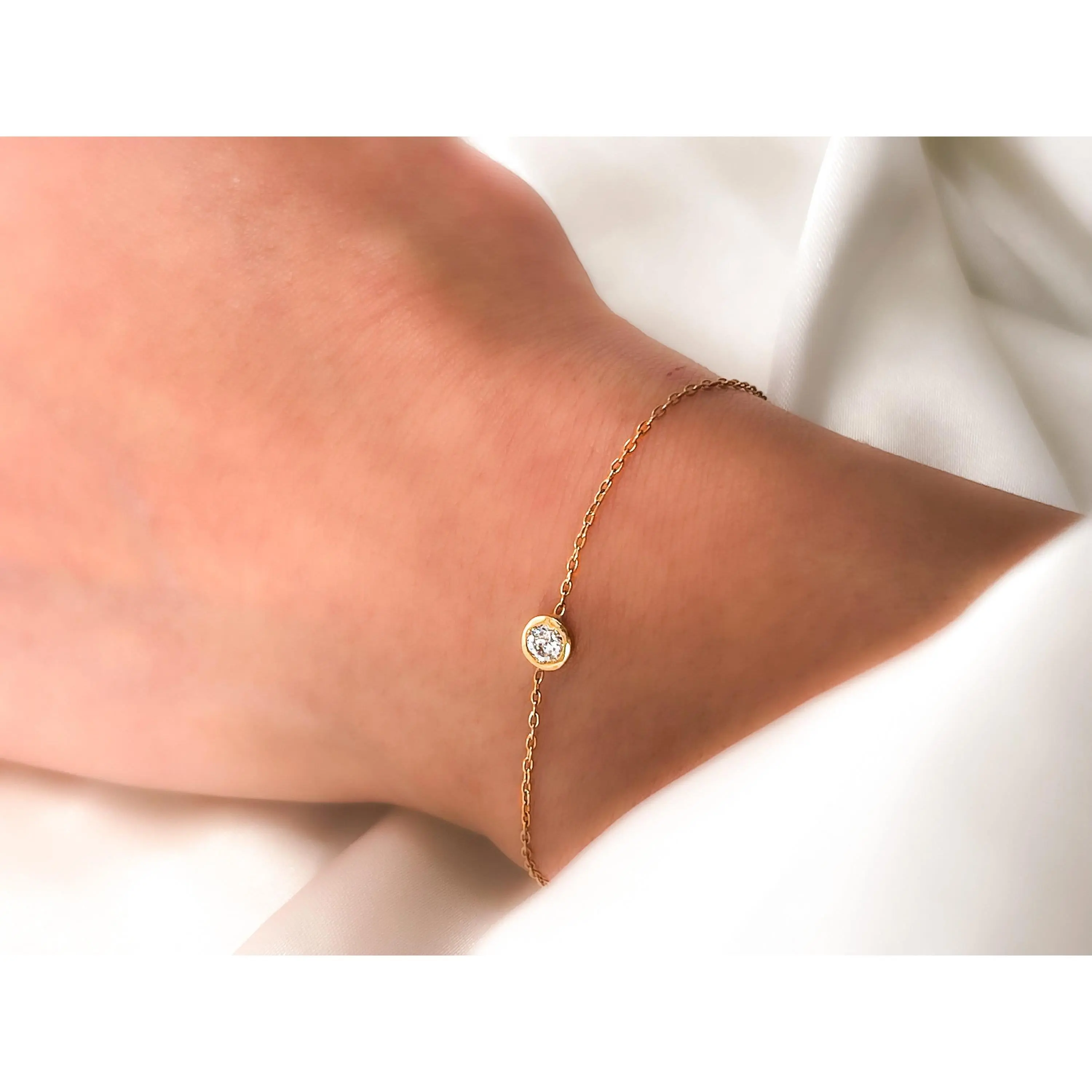 Bezel Setting Natural Diamond Bracelet in Solid Gold