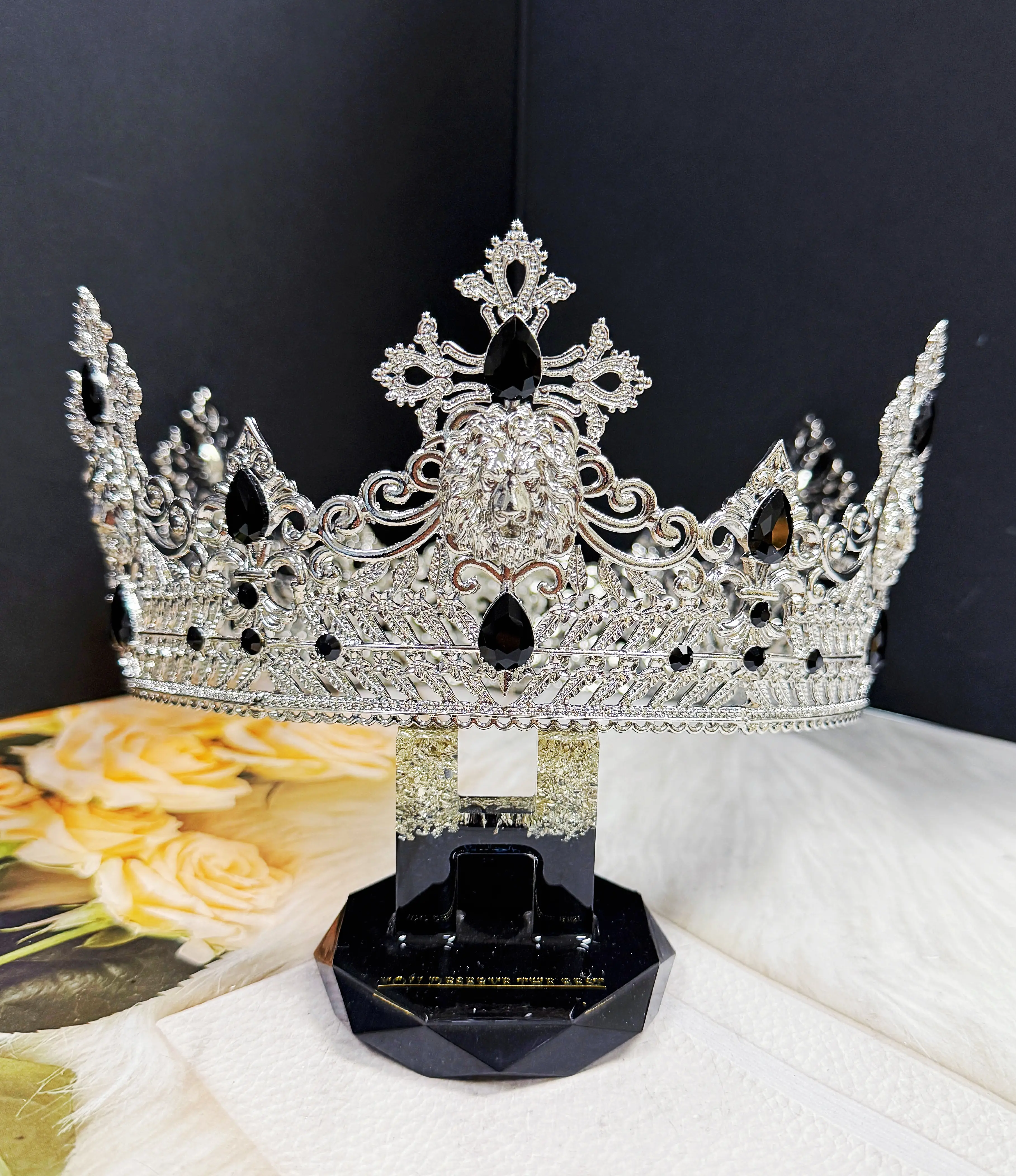 Vintage Lion King Crown Silver Crystal Tiaras for Groom Prince Wedding Headpiece Masquerade Ball Homecoming King Accessory Marquise