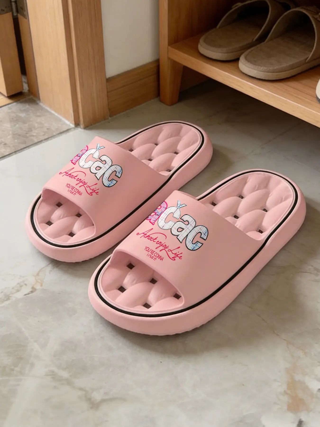 1 Pair Bouncy Cloud EVA Pillow Slides, Cute Pink Quilted Sole with "CAC" Letter Graphic, Elastic Pressure-relief & Non-deformable Sole, Women's All-day Comfort Home & Shower Slippers