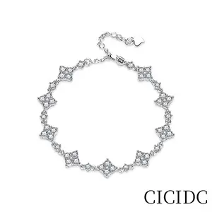 S925 Sterling Silver Moissanite Four-Leaf Clover Bracelet for Women, Adjustable Bangle It is Very Good As a Gift For Your Girlfriend and Mother.