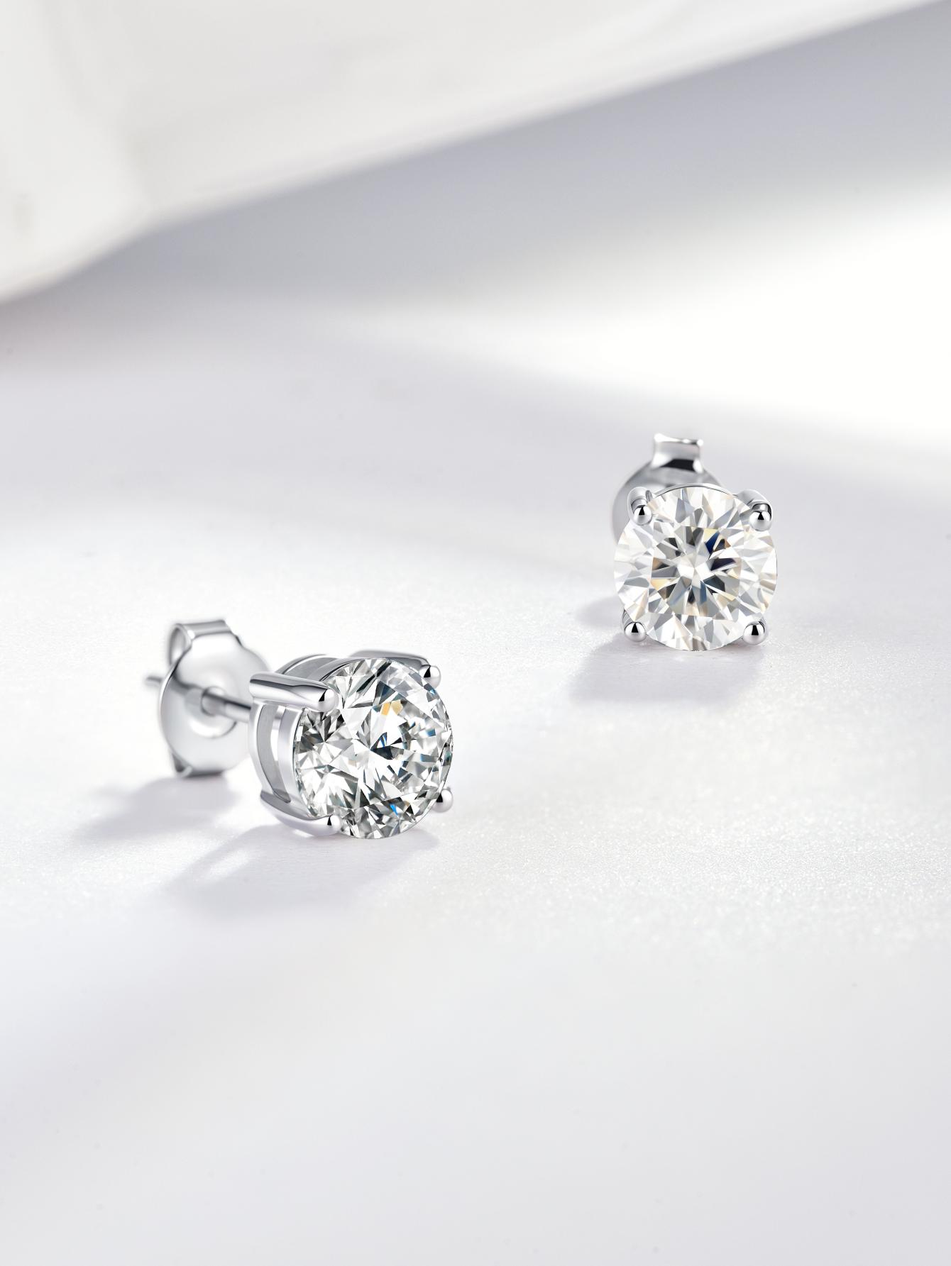 Kaelena  Four-Prong Setting Stud Earrings D Color VVS Lab-Created Moissanite Stud Earring S925 Sterling Silver  Perfect Valentine's Day Mother's Day Birthday & Anniversary Gift Unisex Daily Wear