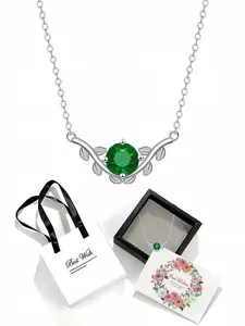 Vine Whisper Green Diamond · Forest Glow Original four-leaf clover necklace with delicate drawer-style jewelry box. Ideal gift for women on birthdays, Mother's Day, Valentine's Day, Christmas and anniversaries.